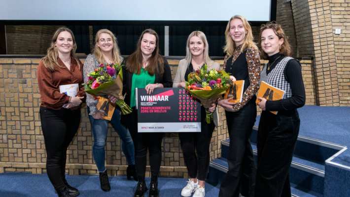 Genomineerden van de publieksprijs PZW Astrid Faber en Simone van Breda, Demi Delleman, Anke van Dinther, Anniek van Kregten, Isabel Beenhakker.