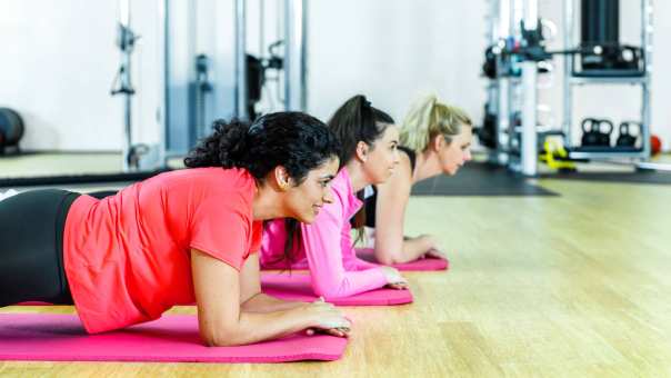 seneca fitness sport bewegen planken