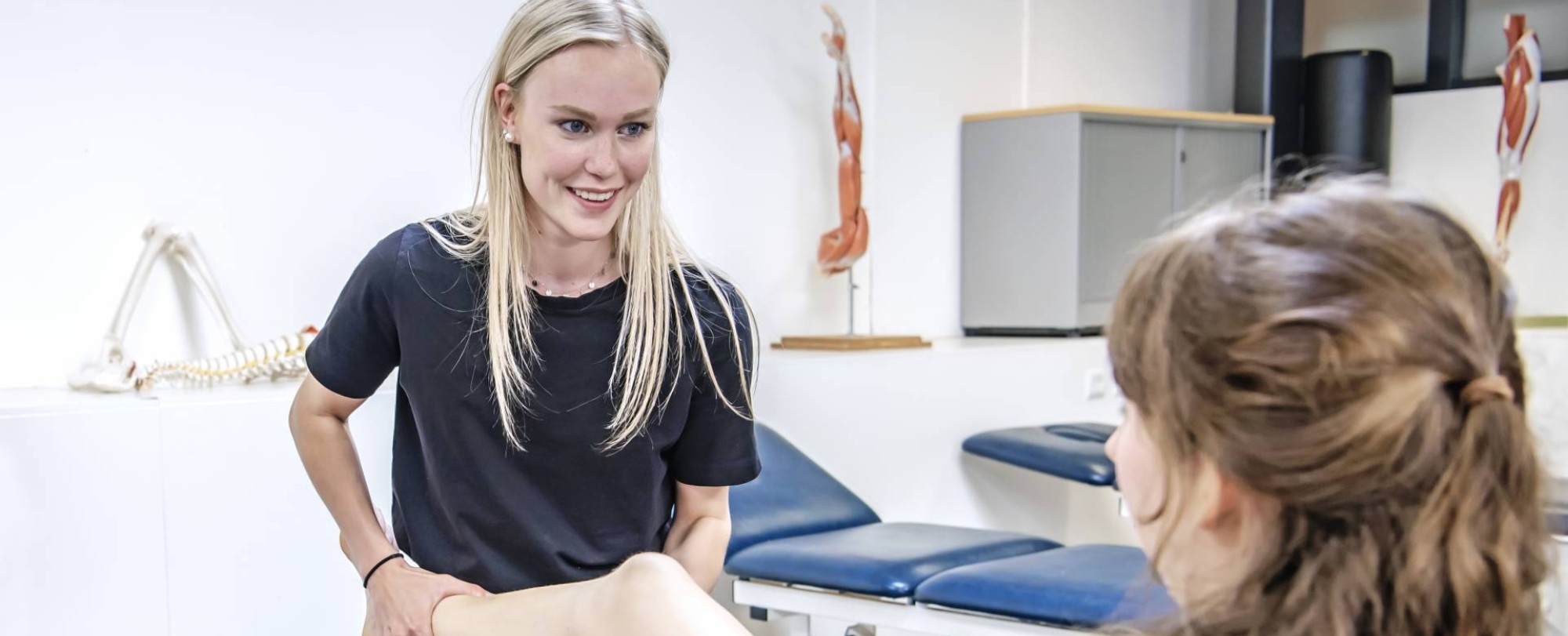 Docent en student bij lichaam