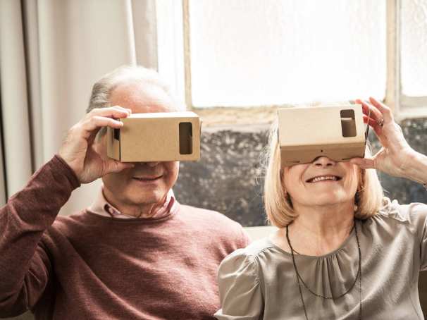 Health oudere mensen virtual reality bril