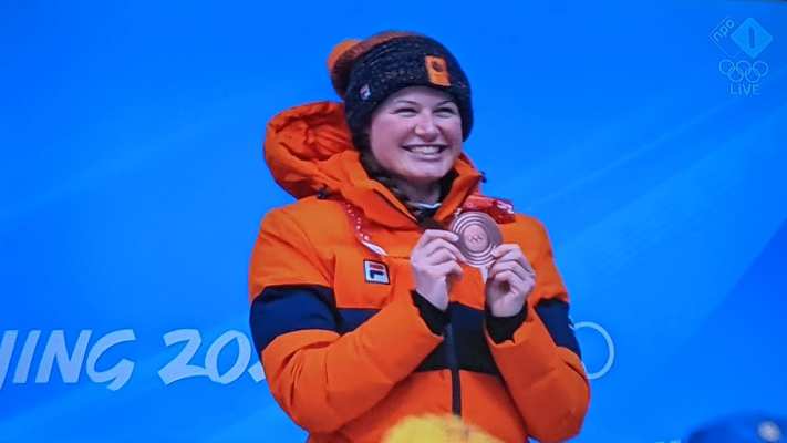 376084 Oud-studente Fysiotherapie wint bronzen medaille op de Olympische Winterspelen in Peking