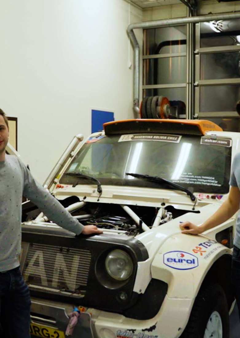 Automotive Dakar auto met Teus en Viktor