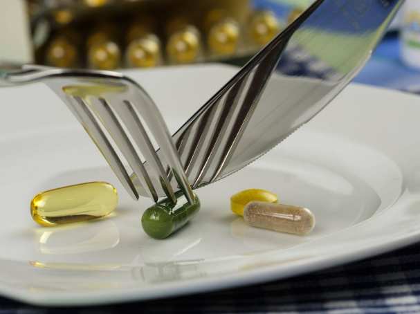 Vitaminepillen versus gezond eten. APS. vitaminepillen of gezond en gevarieerd eten. 