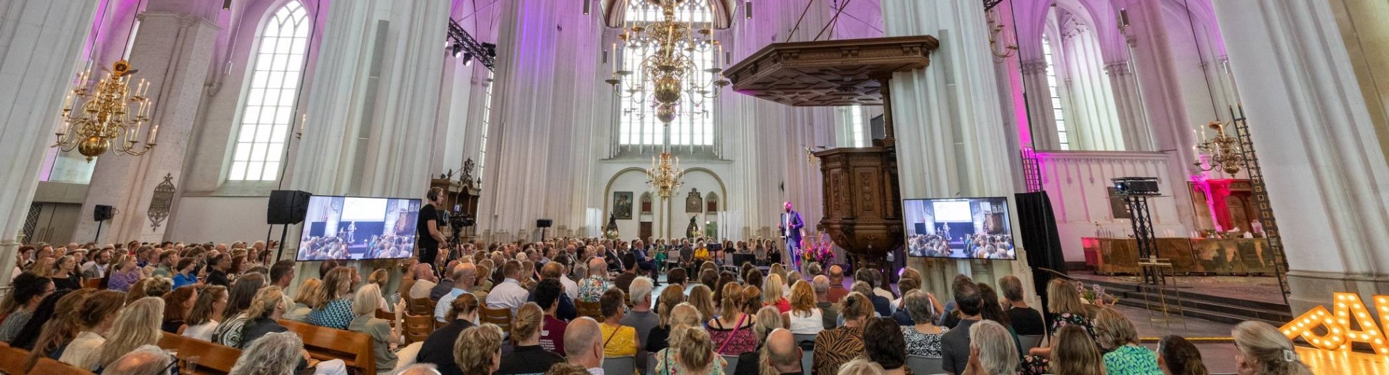 Rob Verhofstad opent nieuwe HAN-studiejaar in Stevenskerk in Nijmegen