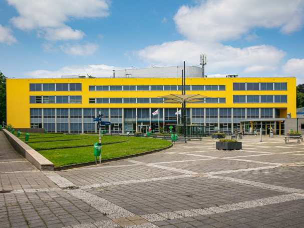 322955 Arnhem, gebouw, Ruitenberglaan 29, vooraanzicht, geel, Automotive