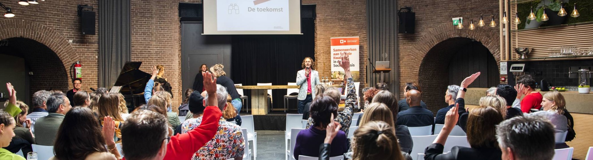 397996 Bezoekers van het symposium Werkplaats Sociaal Domein Arnhem en Nijmegen van april 2022 in Fort Lent.
