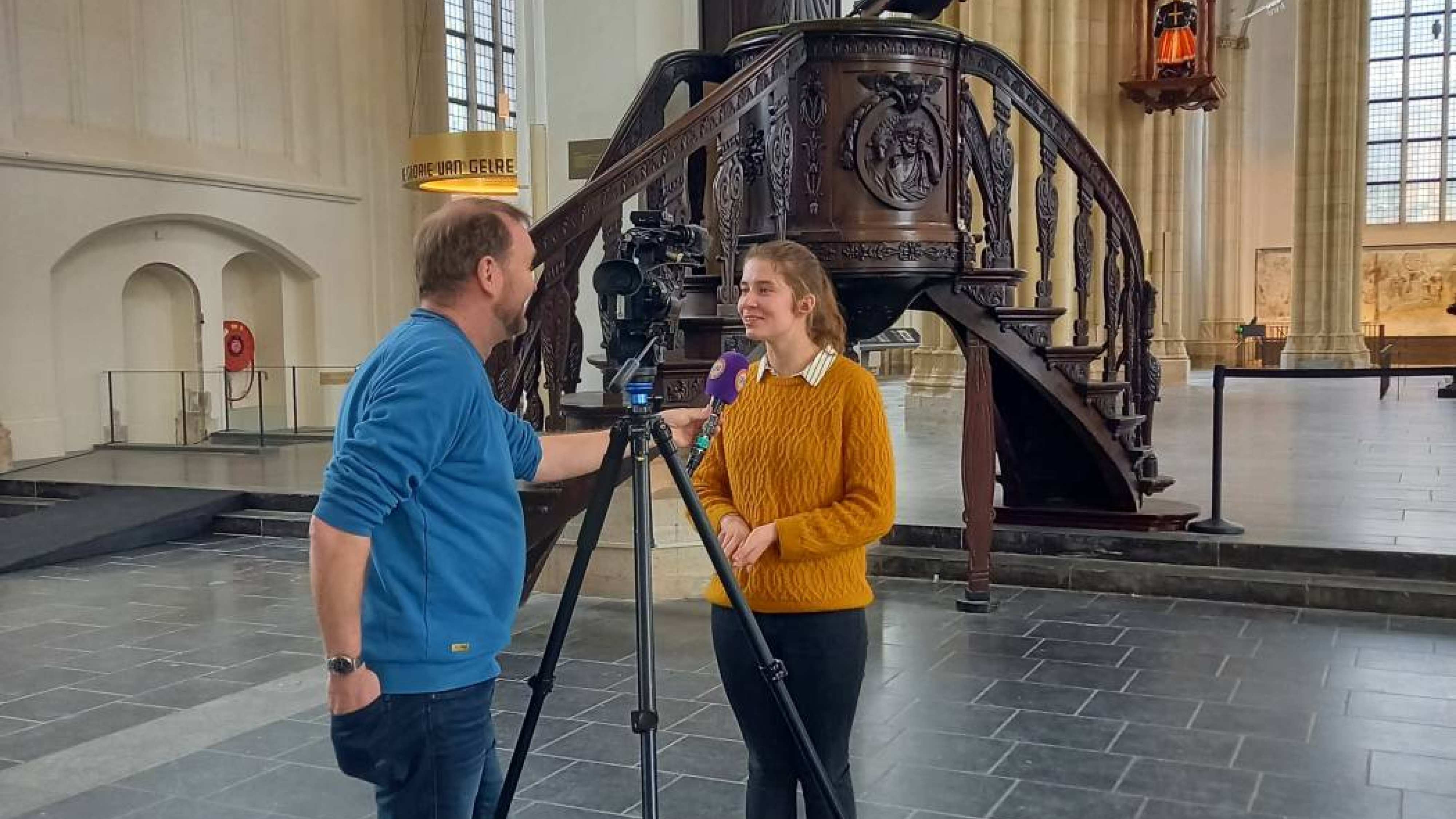 Omroep Gelderland interviewd een student in de Eusebiuskerk