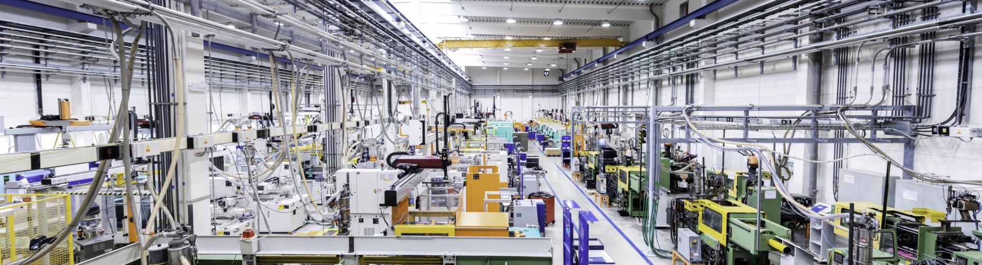 387446 Productievloer in fabriek met robots