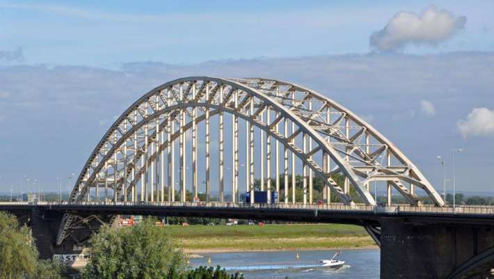 285600 waalbrug bij Nijmegen