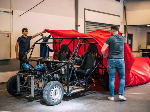 Onthulling van de eerste HAN MORE modulair research vehicle in mei 2022 tijdens het HAN Automotive Research kennisfestival