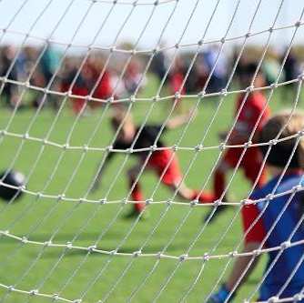 219979 Voetbalwedstrijd, keepster in de goal