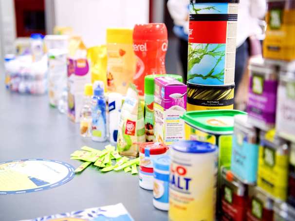 Voeding en Dietetiek Praktijkhuis studenten voorlichting rij voedingsmiddelen 