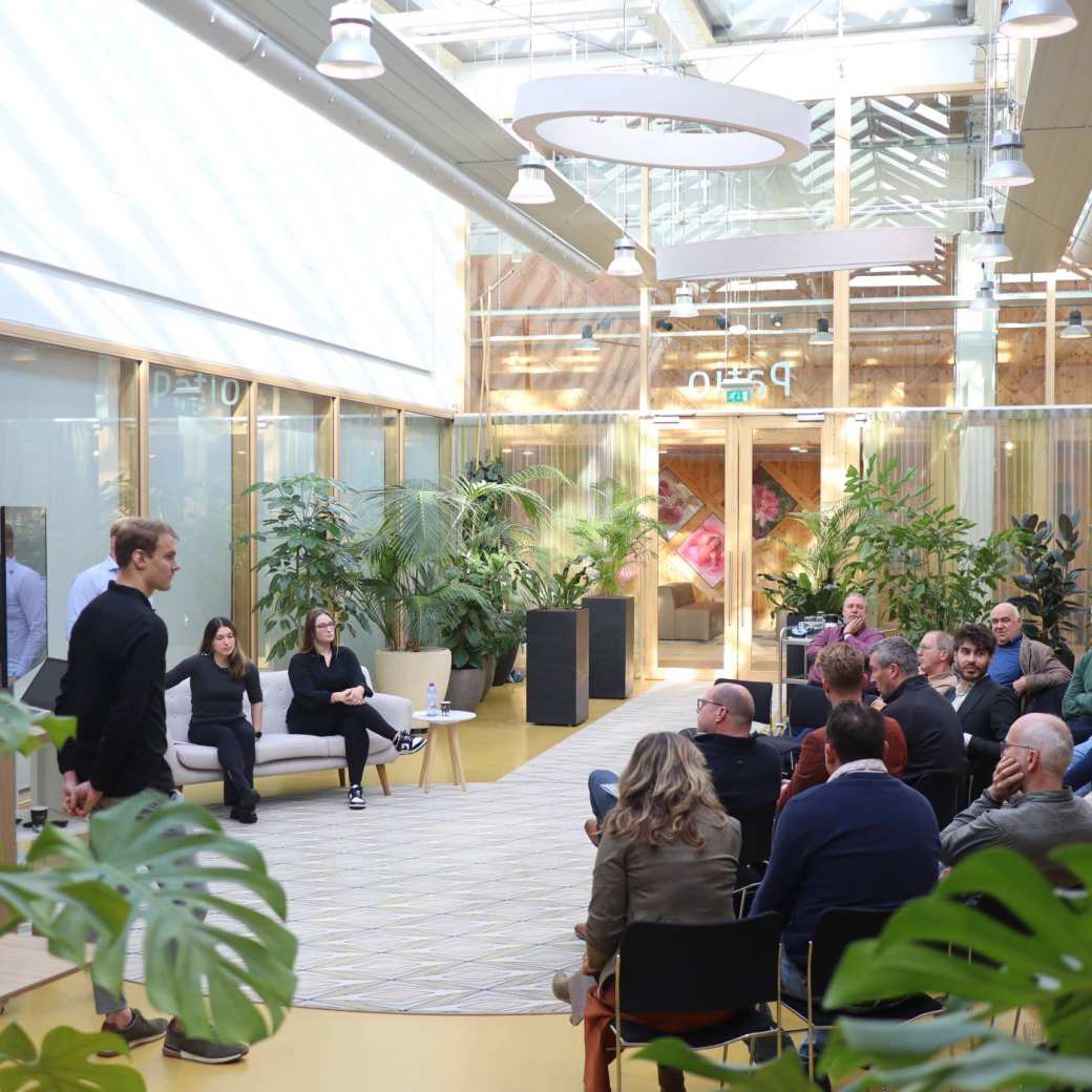 Studenten presenteren hun bevindingen van hun onderzoek bij de gemeente Zevenaar