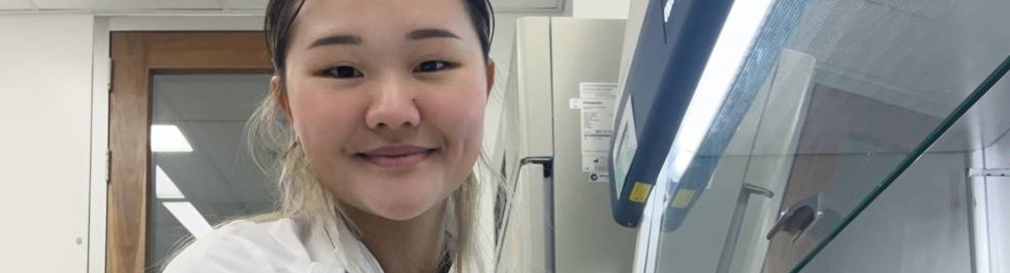 456273 Life Sciencesstudent Kelly Nguyen loopt stage in Brisbane
