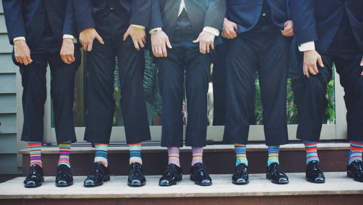 zakenmannen met gekleurde sokken