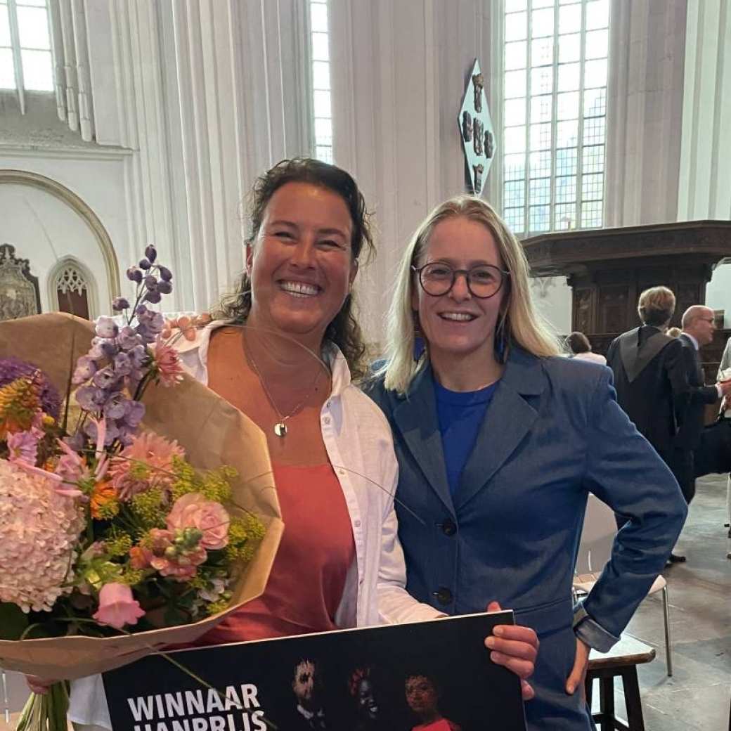 HAN Prijs-winnaar Simone Marks samen met Jodie Staphorst in de Stevenskerk in Nijmegen
