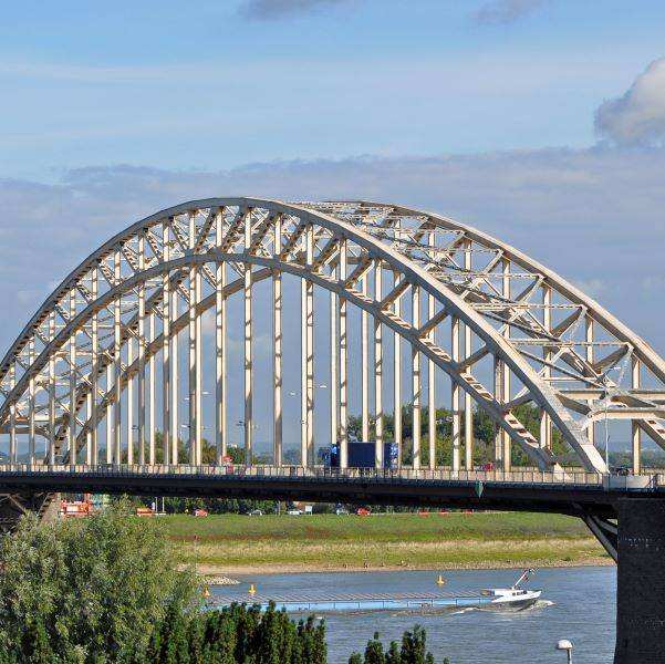285600 waalbrug bij Nijmegen