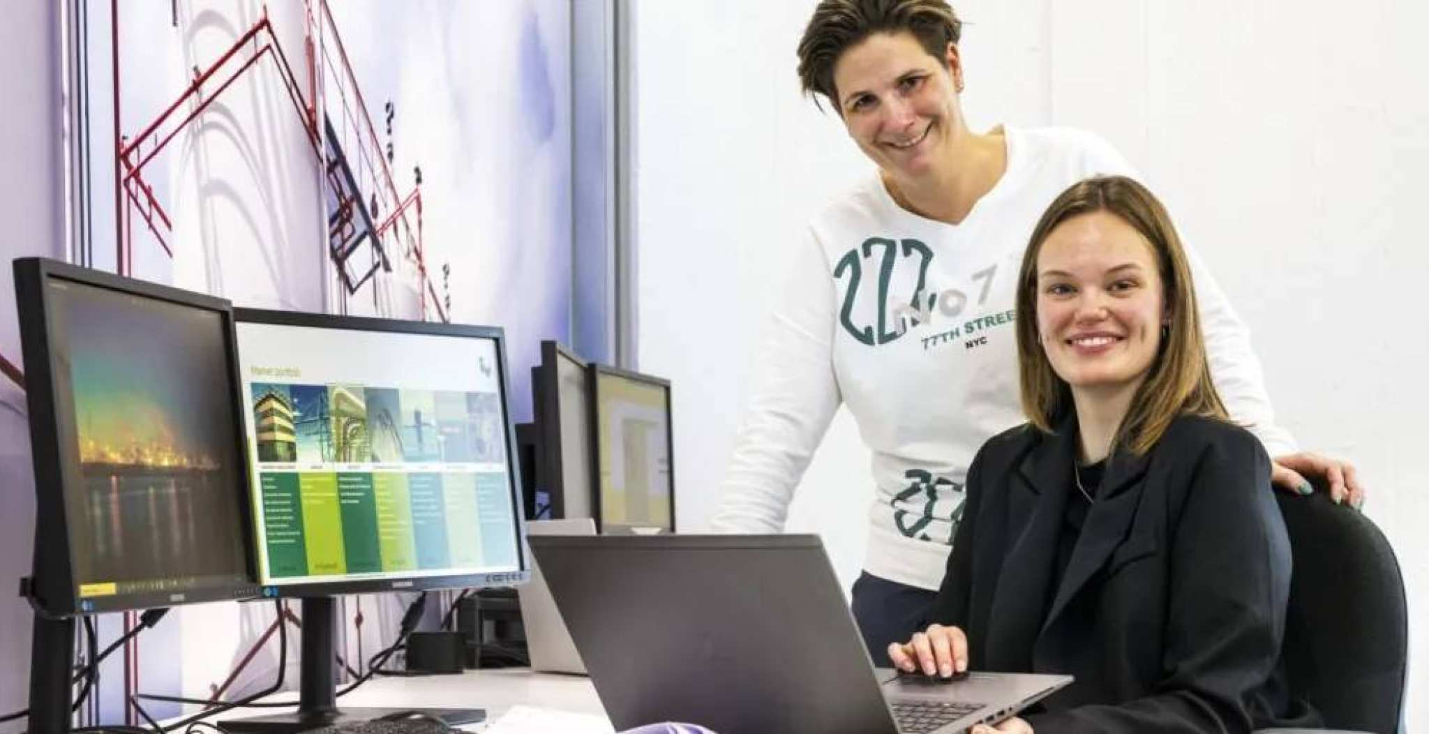 Eveline Peters, salesmanager, en Emma Bleumink, junior designer bij Iv-Industrie