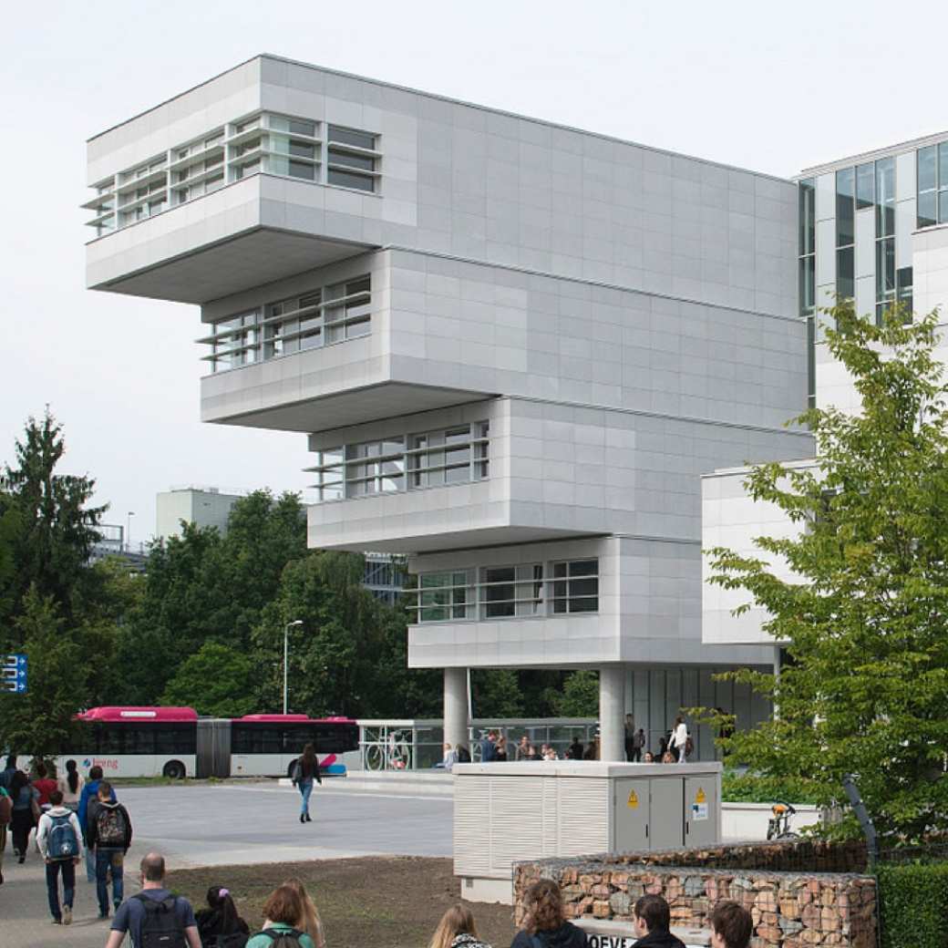 I/O gebouw van de HAN Campus in Nijmegen vanaf de zijkant gefotografeerd.
