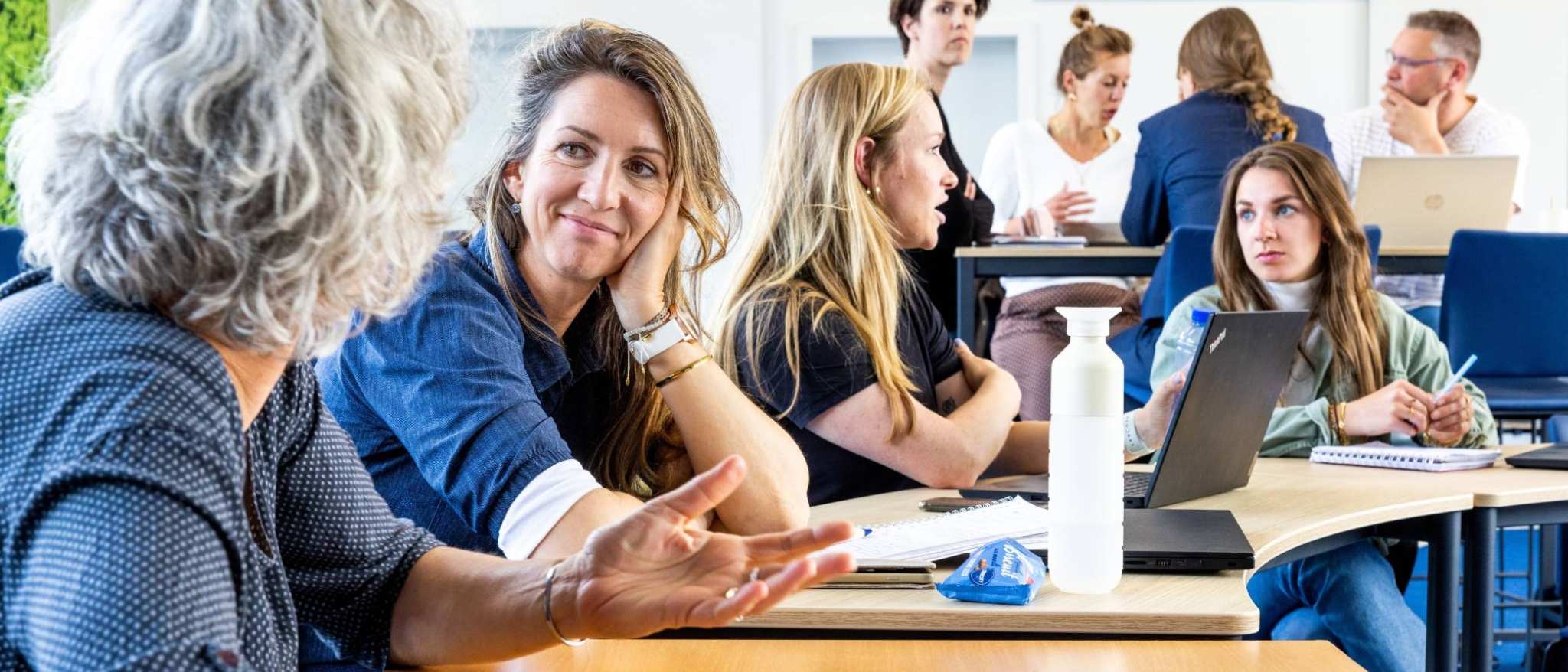 Studenten van de master pedagogiek volgen een les op de groenewoudseweg