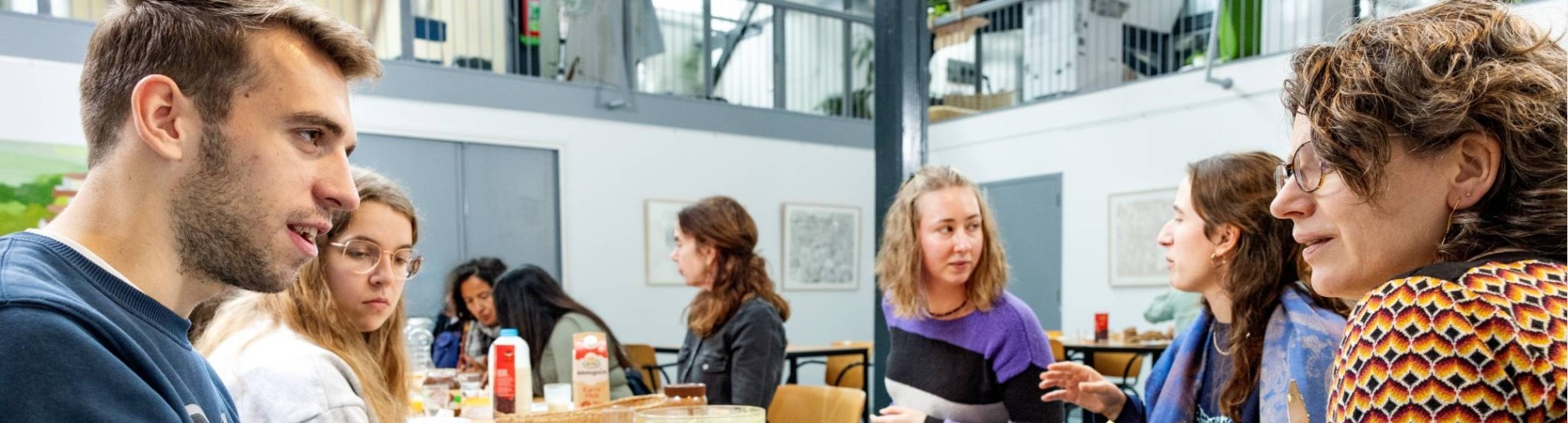 Studenten IPL organiseren een lunch met samenwerkingspartners. Daarna verzorgen ze tussenpresentaties aan hun opdrachtgevers uit de wijk Spijkerkwartier in Arnhem.