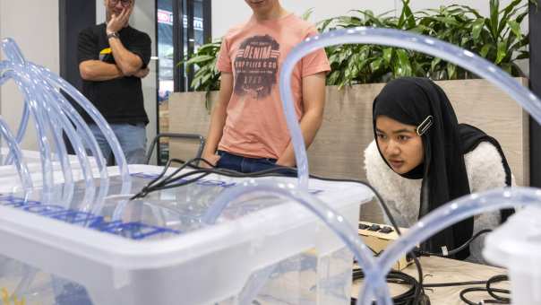 Workshop Energietalent - water als stroom (docent: Martijn / scholieren: Quinten en Amira)