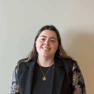 Pasfoto van een van de teamleden van SuSo, Esmee Karenbeld