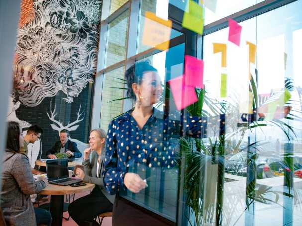 door glas. Centre for creativity. Centrum voor ondernemerschap 3
