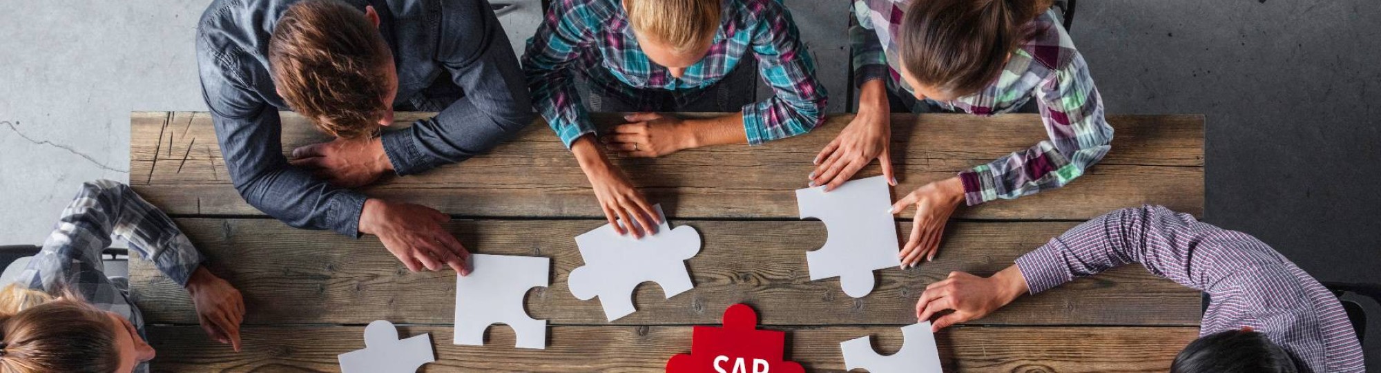 Mensen rondom de tafel met Student Als Partner