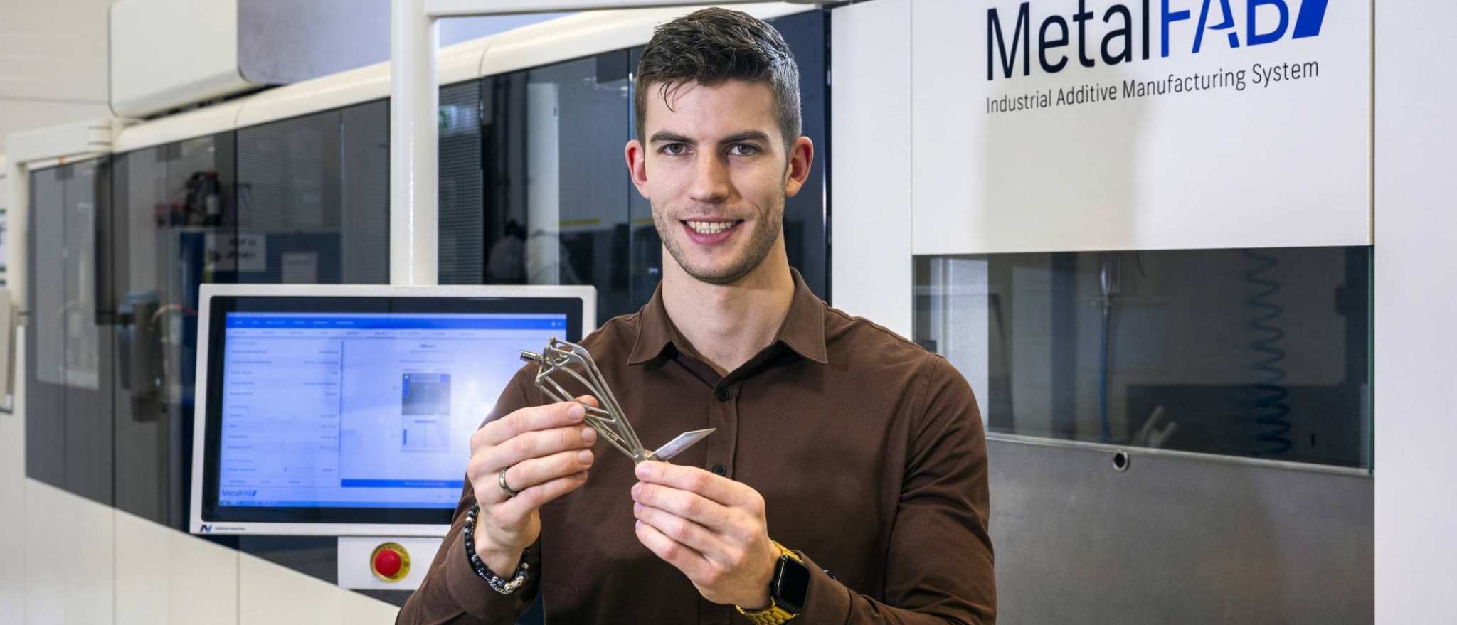 HAN Werktuigbouwkunde Student Dennis Visbeek ontwerpt tijdens zijn afstudeerproject nieuwe machineonderdelen voor Royal Kaak Food Processing Systems.
