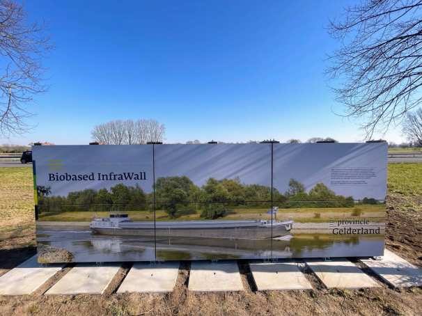 3 april 2025 werd de eerste versie van de InfraWall geopend langs de A348. Gedeputeerde Ruitenberg van de Provincie Gelderland en Mark Hofman van de Verschilmakerij en Sjoerd Timmermans van de Academie Engineering en Automotive openden hem samen. Studenten ging na afloop ook nog in gesprek met de Gedeputeerde.