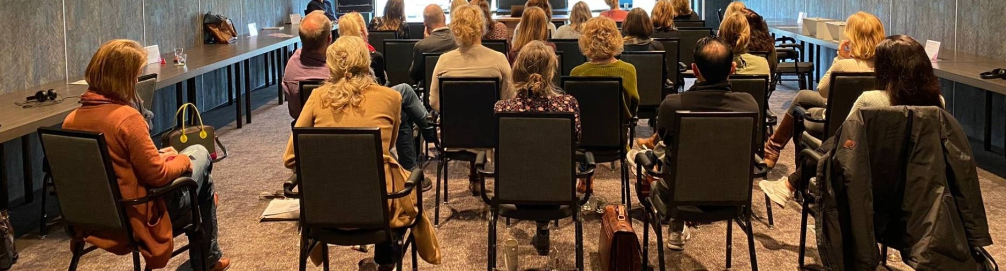 Medewerkers Academie Rechten tijdens een presentatie op de Studiedag voor studentbegeleiders