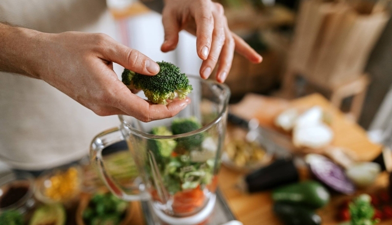 Blender met een hand.