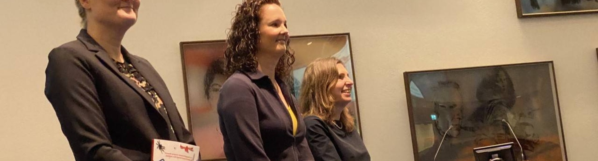 Onderzoeker Sanne Diepeveen tijdens haar promotie
