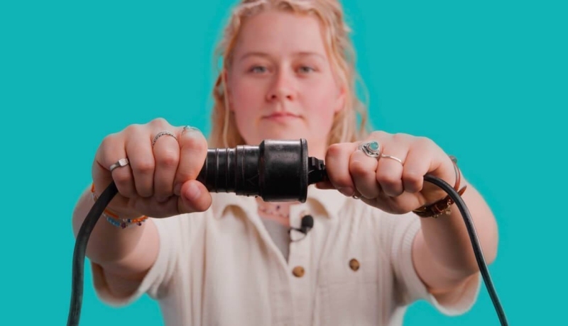 Arnhem student city challenge 2023, studente met stekker op de foto