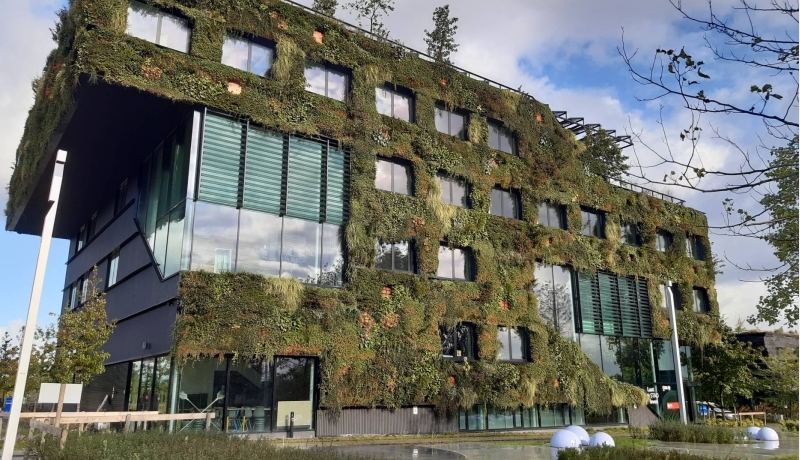 binnenkant van HAN-gebouw met roltrappen