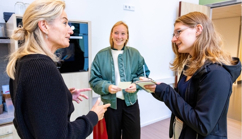 master sport en beweeginnovatie voltijd studenten interviewen docent 2024