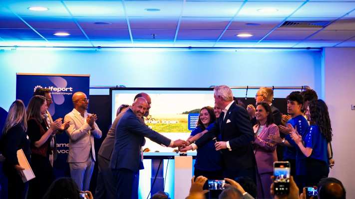 Met een symbolische druk op de knop gaat Lifeport Regio Arnhem Nijmegen van start op de HAN
