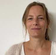 Portret van Saskia de Leeuw (OOK Services) in 2:1 formaat