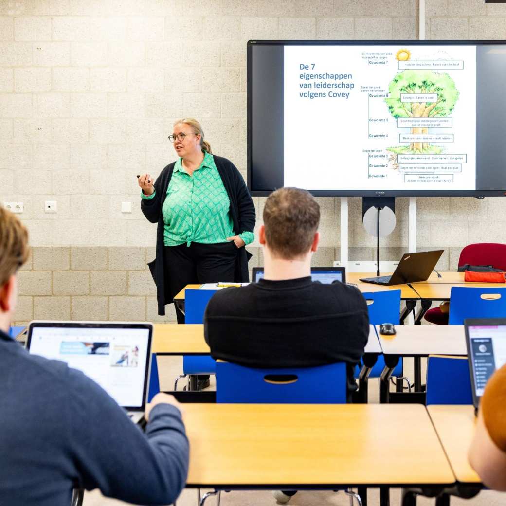 Les Projectmanagement van docent, klas Bedrijfskunde deeltijd