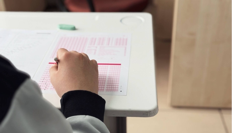 KInd po basisonderwijs maakt toets