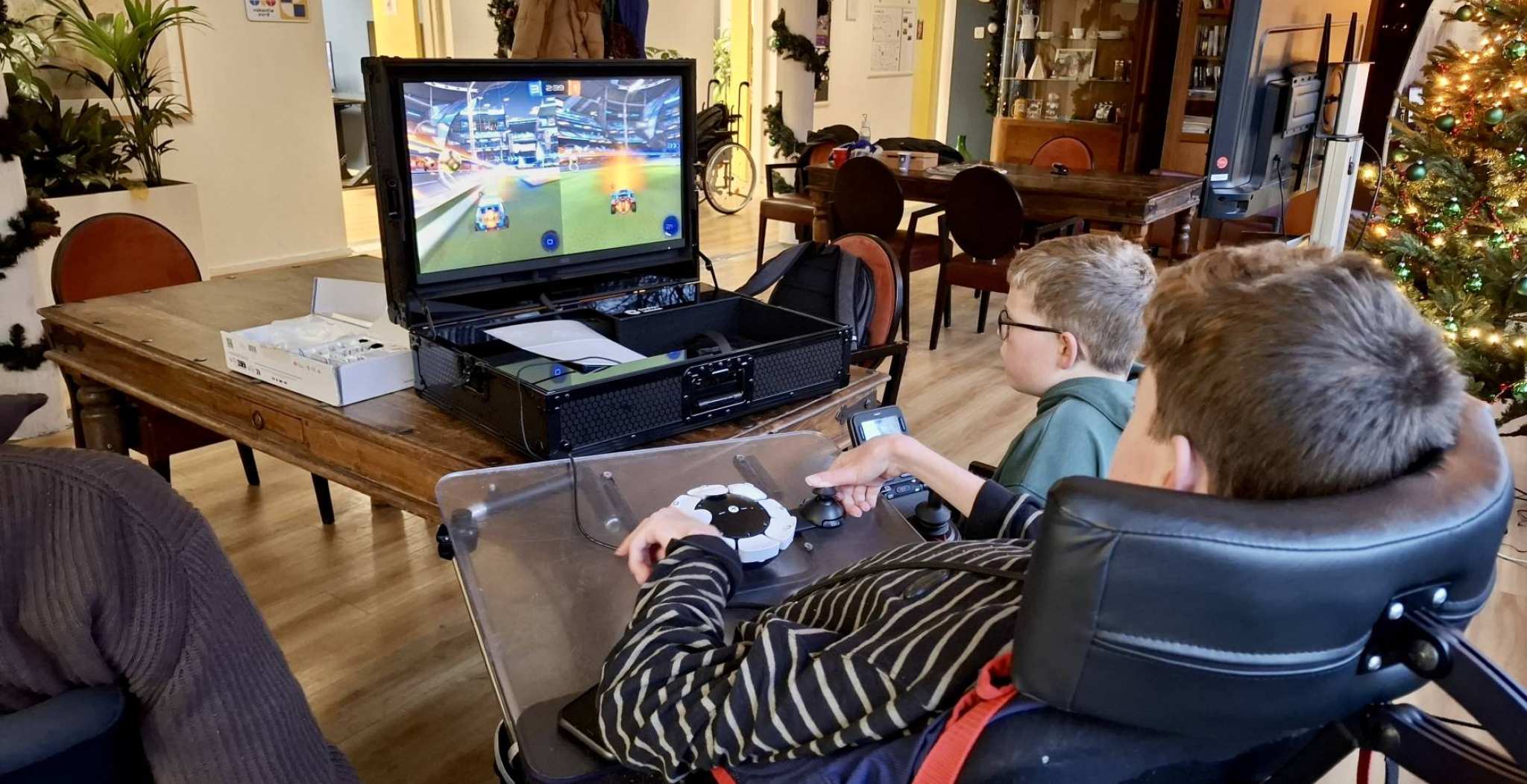 Jongeren met beperking gamen bij de Bio Game Club