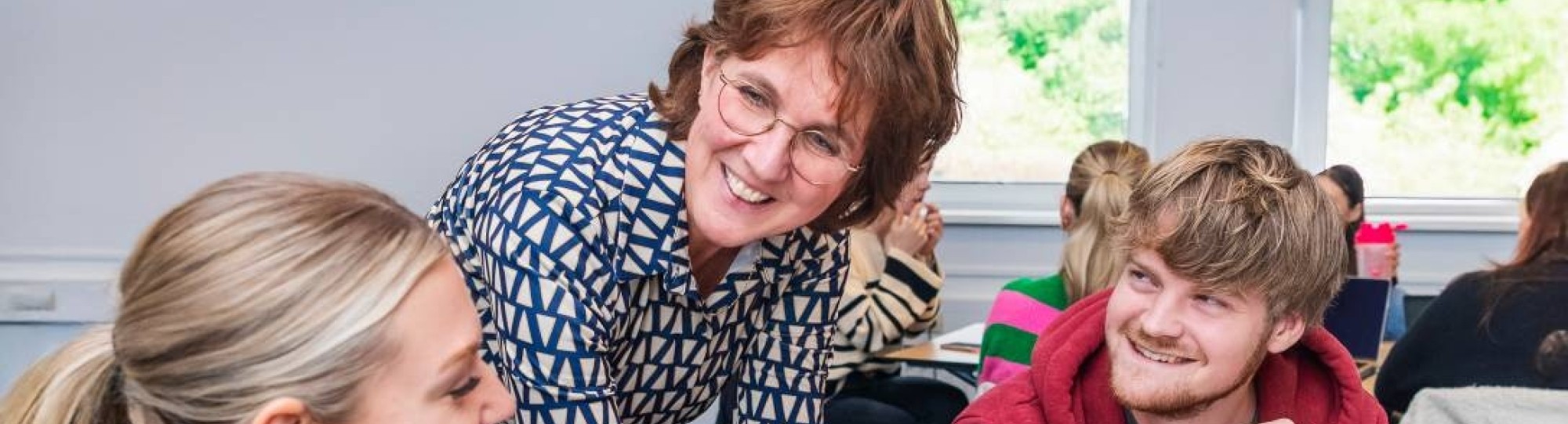 AMM LLO Joey en Isa tijdens les Judith bij Social Work deeltijd