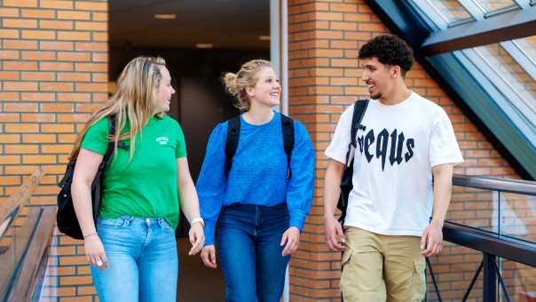 Studenten in gesprek met elkaar op de HAN in Nijmegen