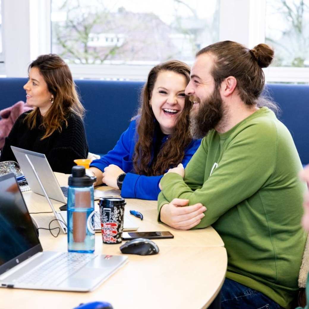 AMM LLO Dennis en Anne lachen tijdens les