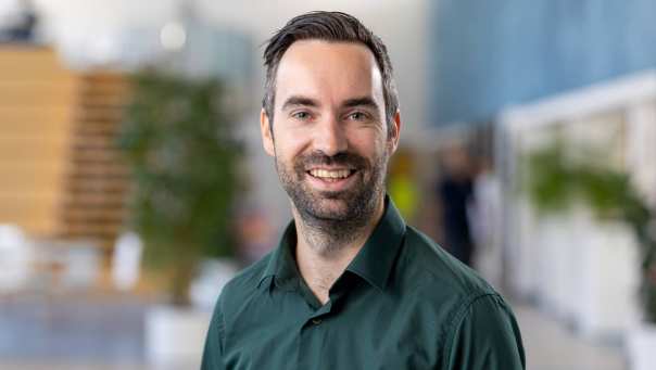 ringbaardje, donkerblauwe blouse