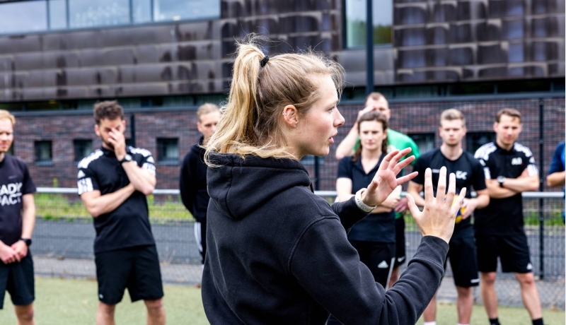 studenten alo deeltijd op sportveld Papendal