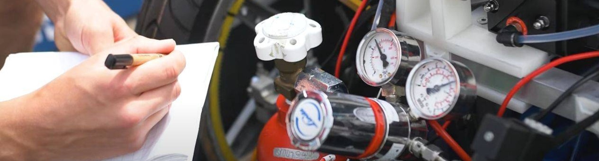 waterstofauto Hydromotive controleren amperemeters