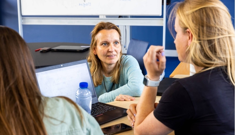 Studenten van de master pedagogiek volgen een les op de groenewoudseweg