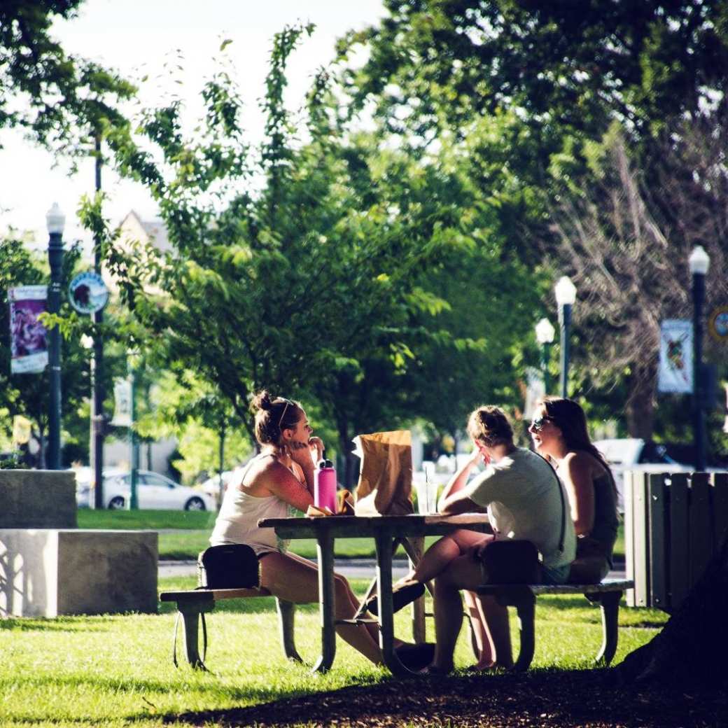 Mensen in park, plekken van verbinding